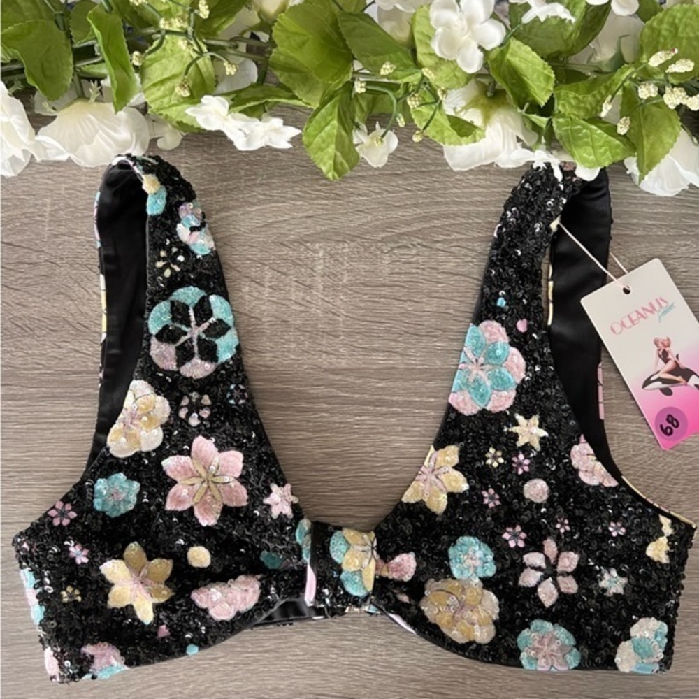 OCEANUS Swimwear Luca Embroidered Sequin
Floral Bikini Swim Top